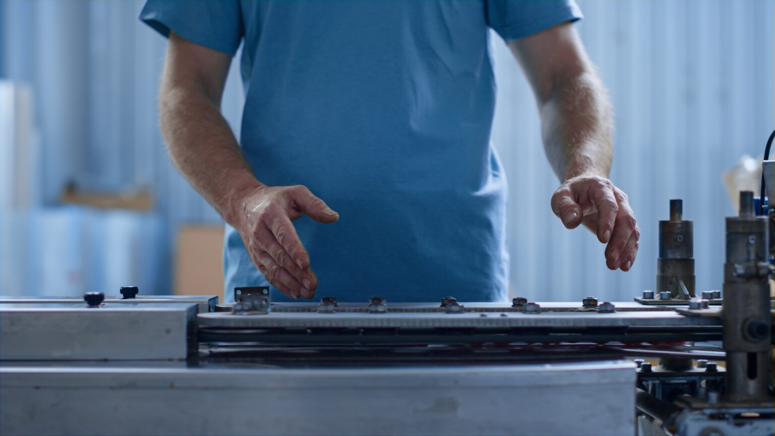 how to install and change a squeegee blade for a floor scrubber