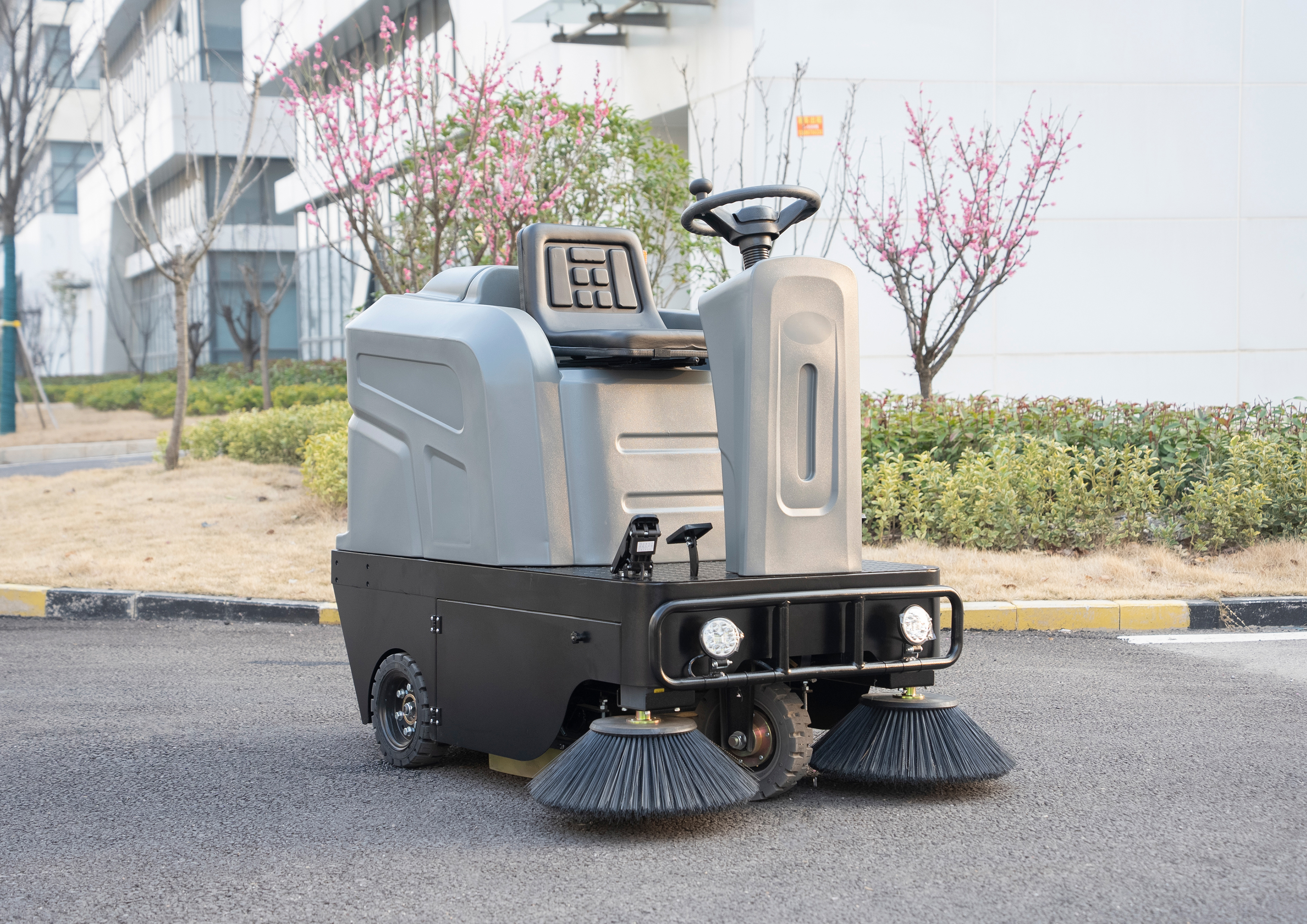 heavy duty road cleaning machine